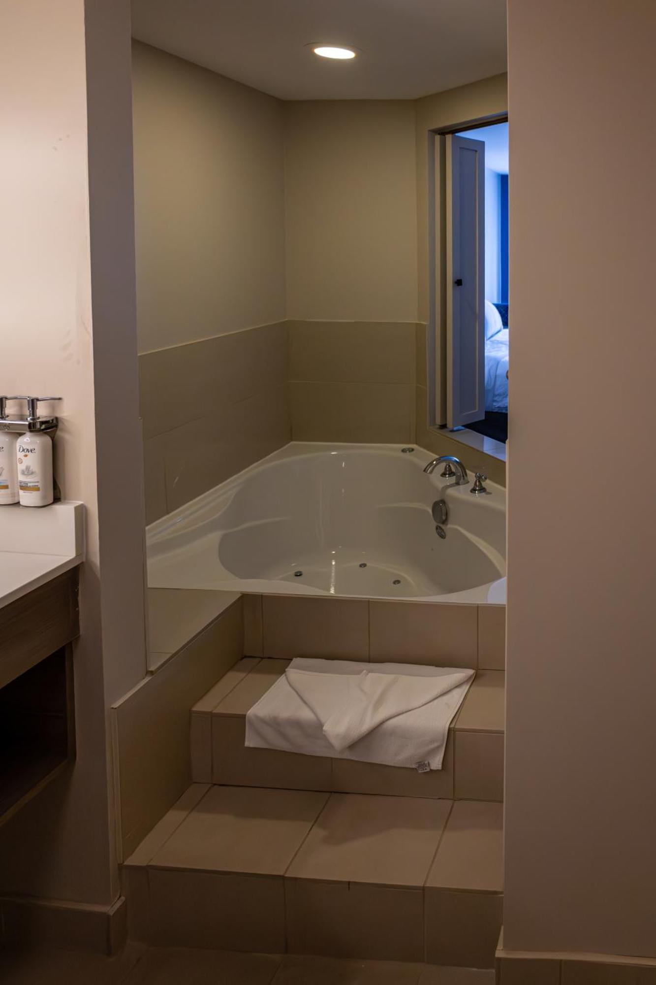 Holiday Inn Express Hotel & Suites Brockville By Ihg Buitenkant foto