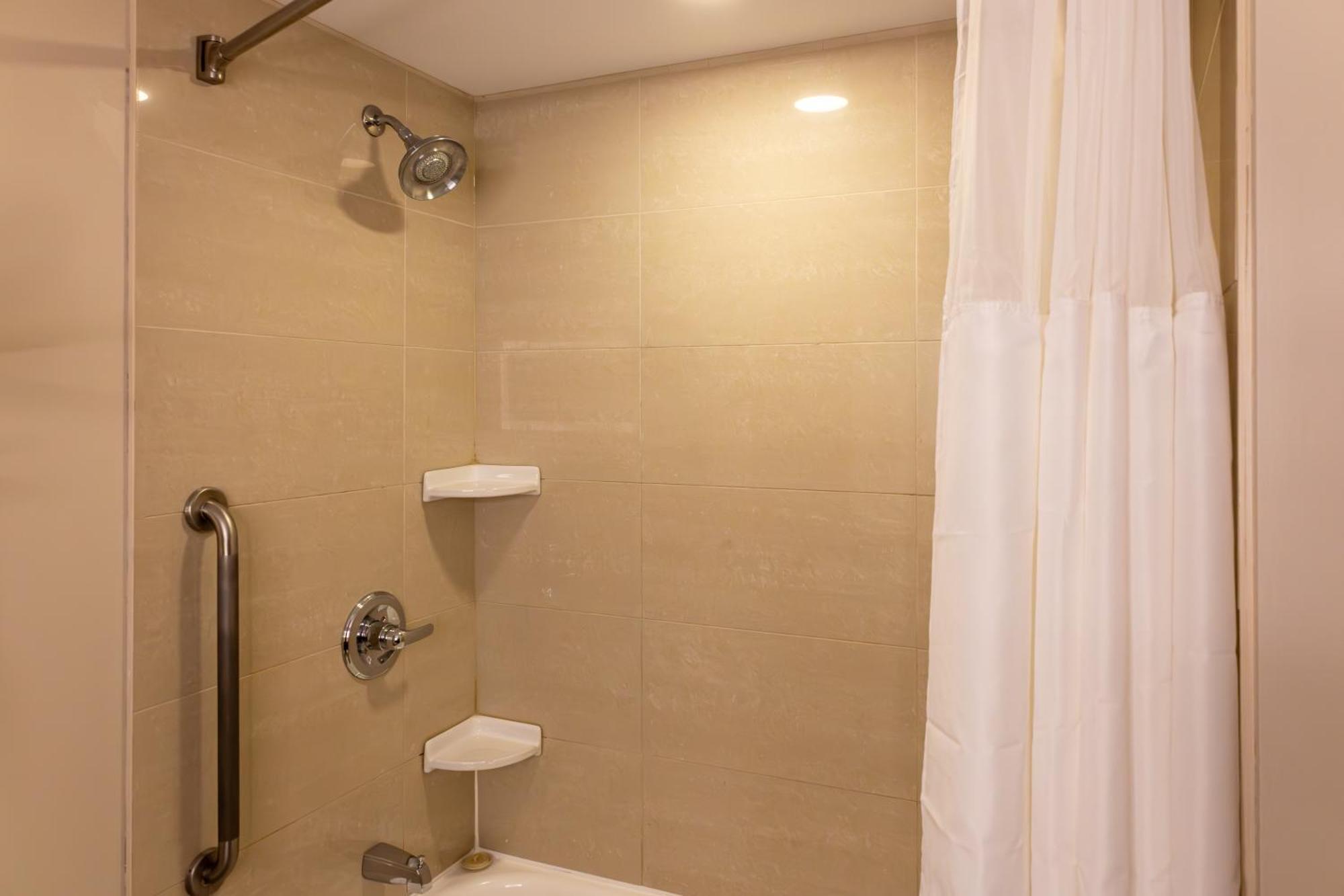 Holiday Inn Express Hotel & Suites Brockville By Ihg Buitenkant foto
