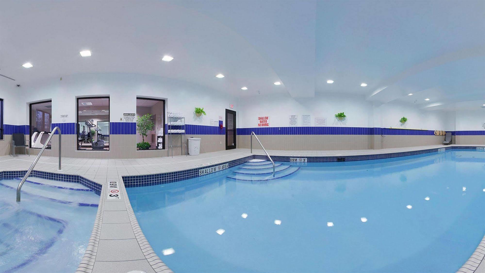 Holiday Inn Express Hotel & Suites Brockville By Ihg Buitenkant foto